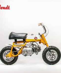 Alternative view of Emblem left fuel tank Honda Z50 A K0 - K1